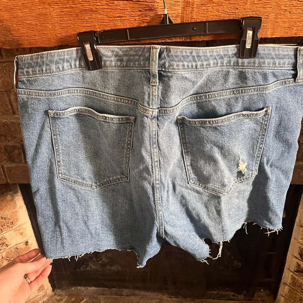 Torrid Light Blue Ripped Jean Shorts - Picture 4 of 5